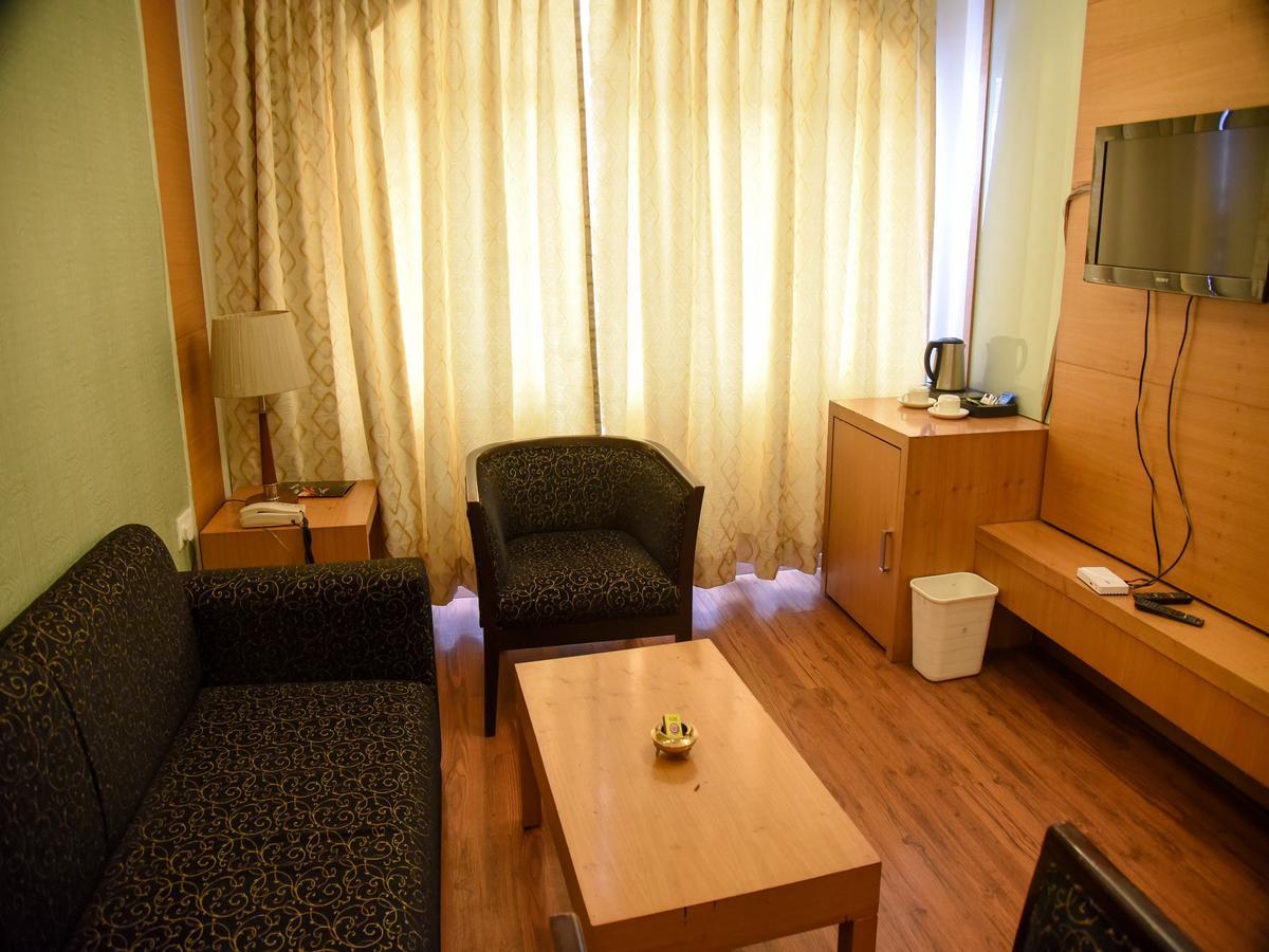 Hotel Windsor Патна Екстериор снимка