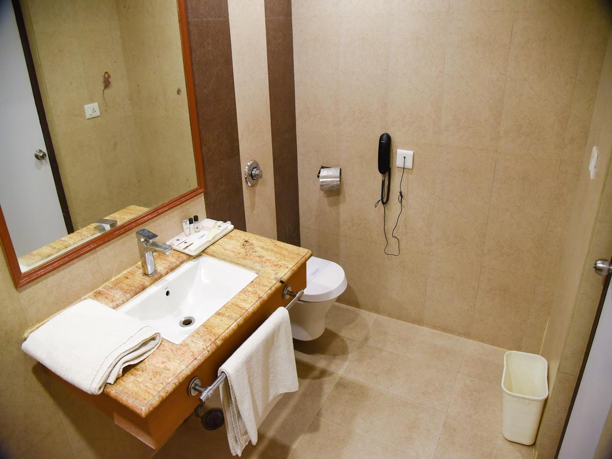 Hotel Windsor Патна Екстериор снимка