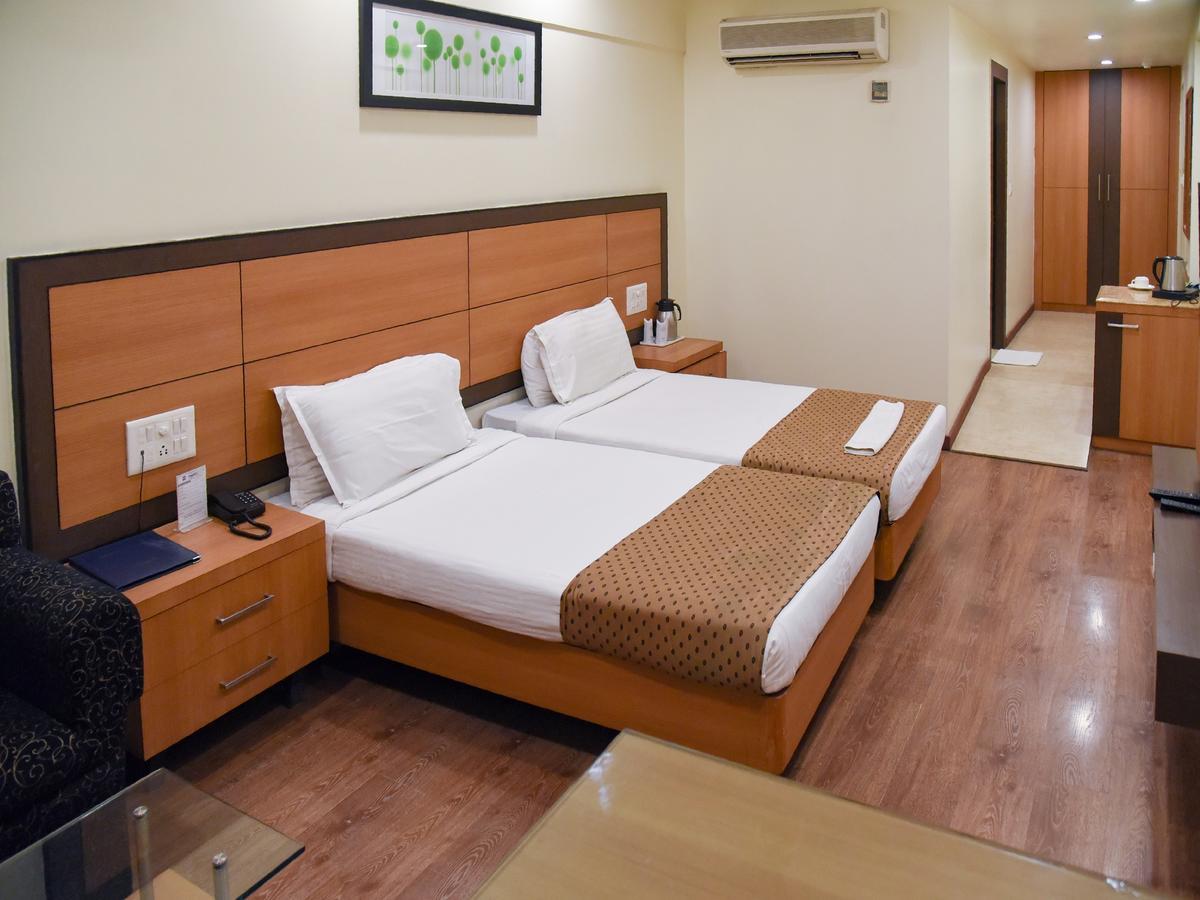 Hotel Windsor Патна Екстериор снимка