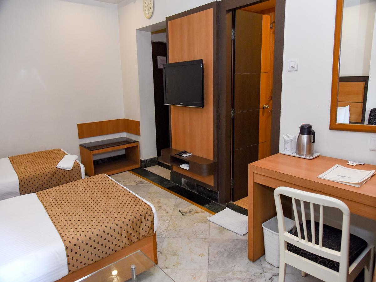 Hotel Windsor Патна Екстериор снимка