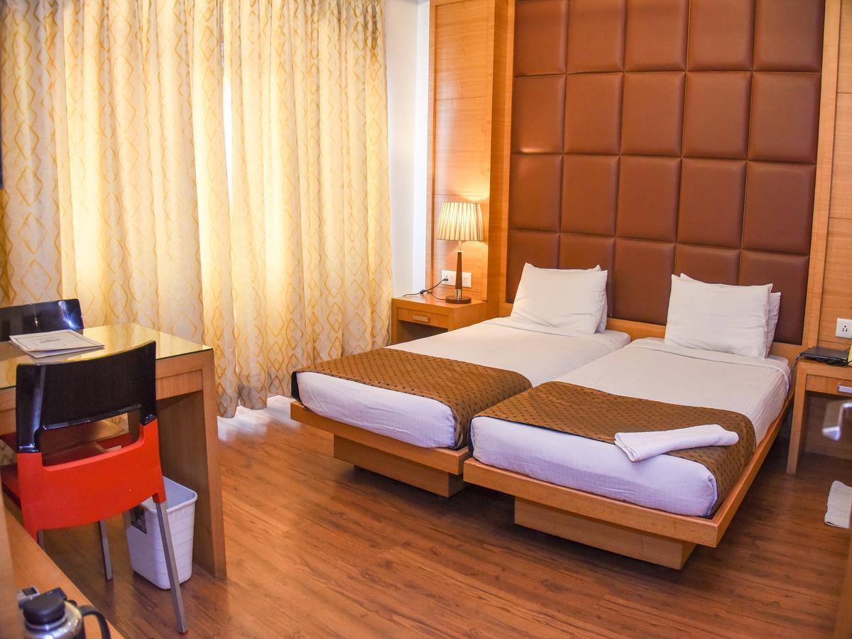 Hotel Windsor Патна Екстериор снимка